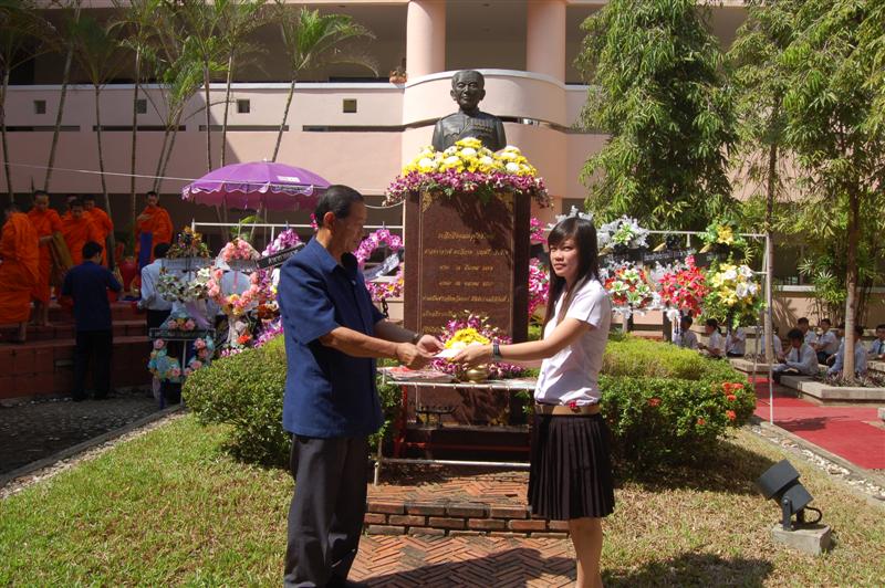 ../Picture/2552/DSC_0128 (Medium).JPG